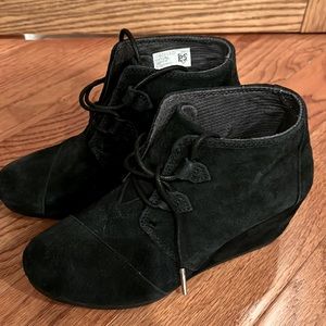 Toms black suede leather wedges booties